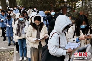 「直播吧在现场」国足抵达比赛场地！首战在即，一起来为国足加油